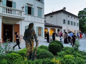 Chef Massimo Bottura racconta la sua collezione d’arte custodita nel resort di Casa Maria Luigia