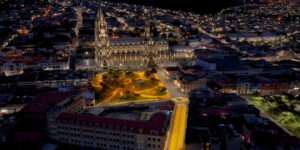 Cosa è quella strada arancione che vivacizza il centro storico di Quito?