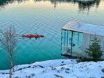 Dalle finestre delle cabins del Manshausen si ammira il mare e gli sport che si possono praticare in ogni stagione, crediti Lars Ebbesen